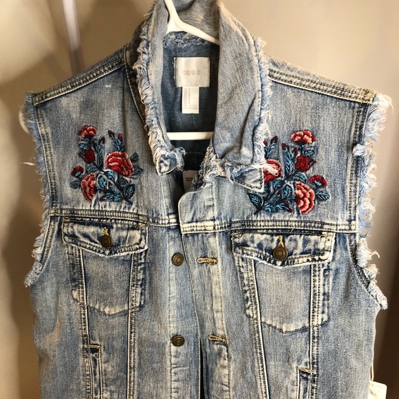 BNWT Forever 21 Denim vest w/embellishment - Picture 3 of 3